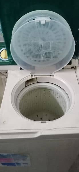 Haier Twin Tub Semiautomatic Washing Machine 1
