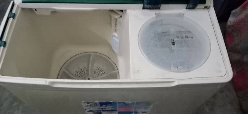 Haier Twin Tub Semiautomatic Washing Machine 4