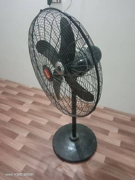 padestal fan urgent sale 0