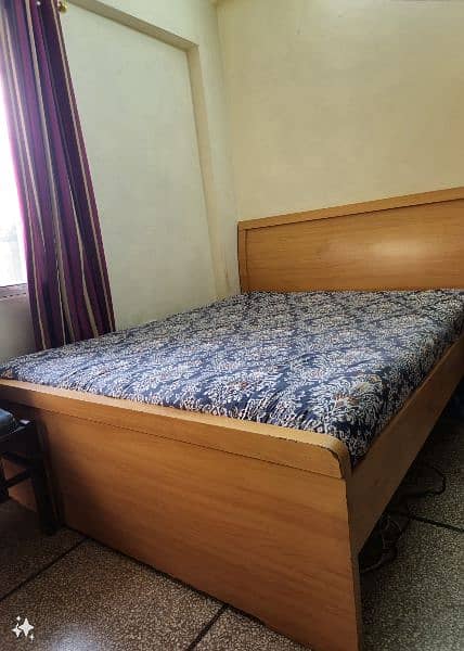 Queen Bed (Used) (8/10) with Matress(10/10] 1