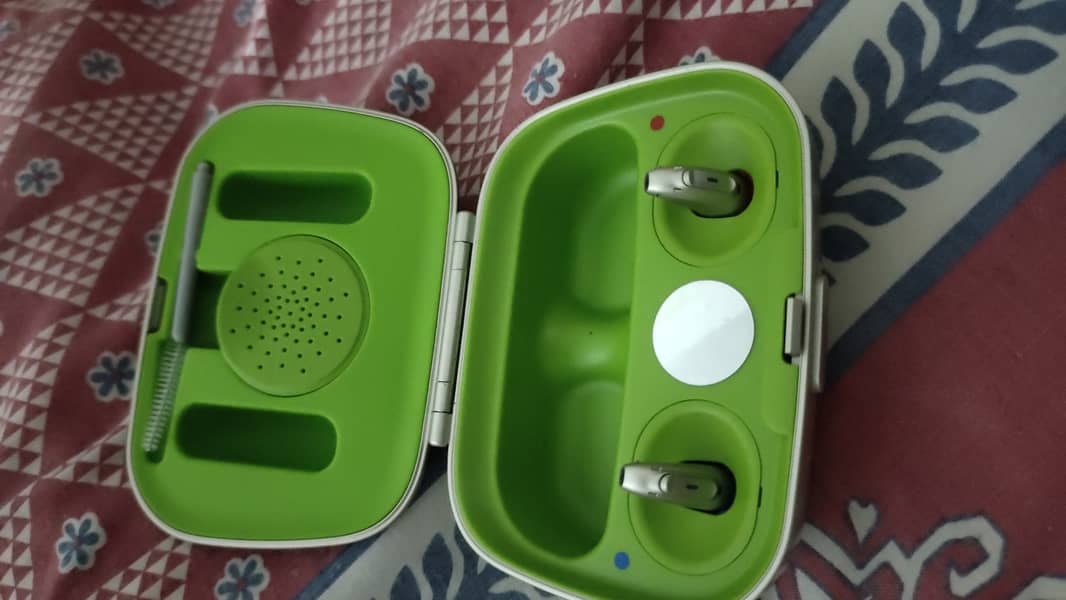 Phonak M90 hearing aids with charging box imported 1