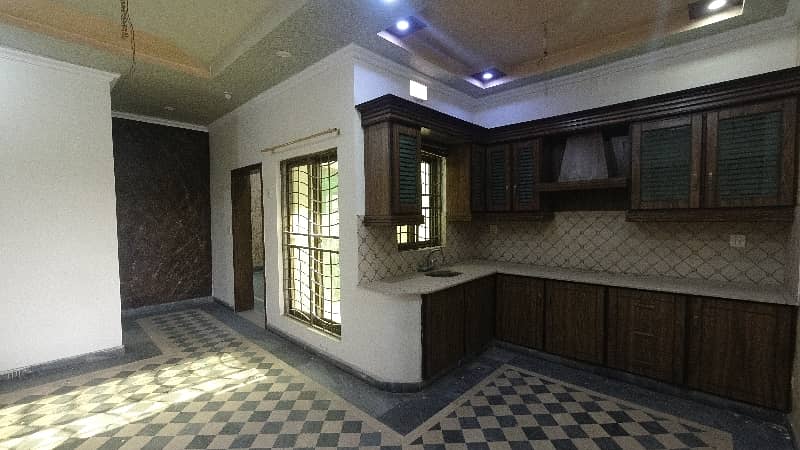 Facing Park 8 Marla House Is Available In Affordable Price In Bismillah Housing Scheme 17