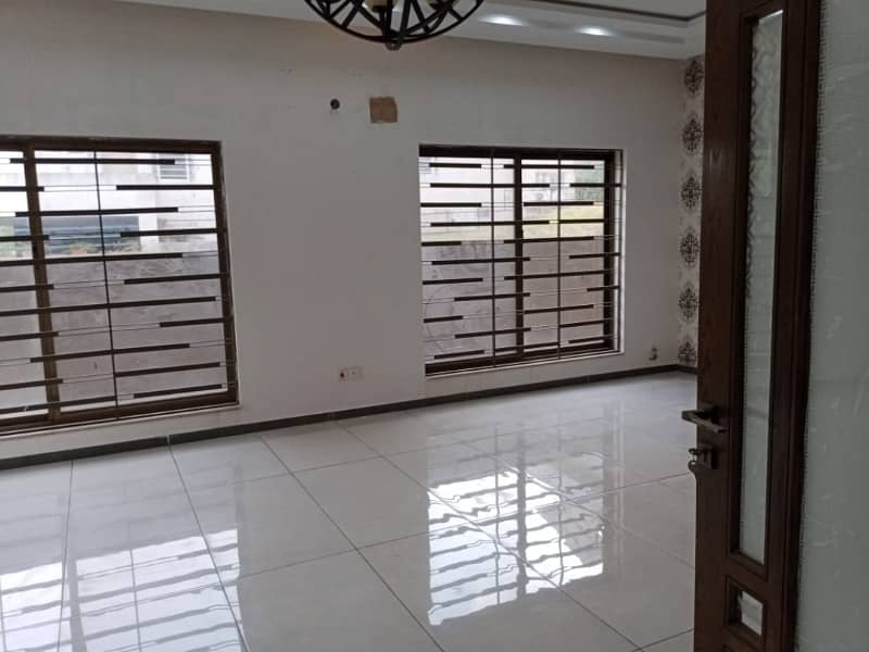 1 Kanal House For Rent With Gas 6