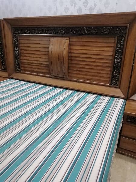 wooden king size dubel bed with side tables 2