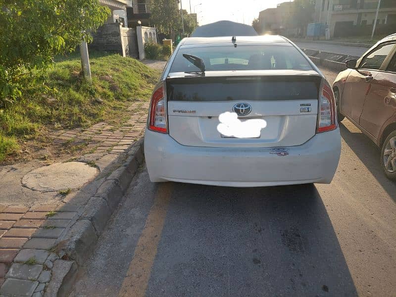 Toyota Prius 2013 pearl white Islamabad number 1