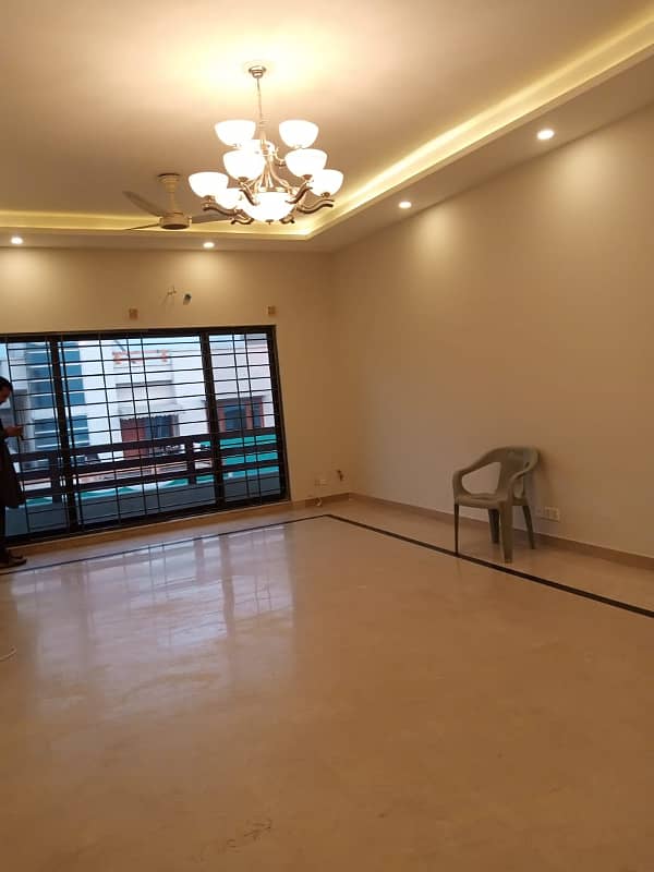 4500 Square Feet Upper Portion For Rent In E-11 16