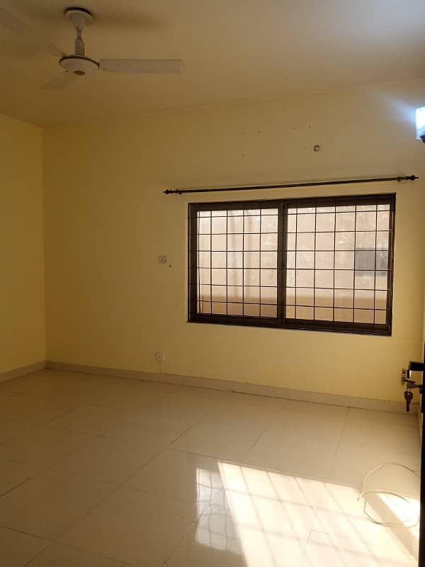 4500 Square Feet Upper Portion For Rent In E-11 19