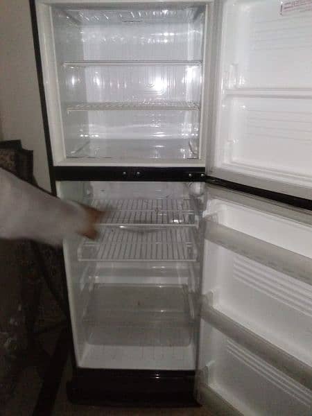 pel refrigerator double door9/10 condition medium size 2
