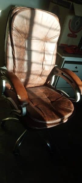 Revoling chair 1