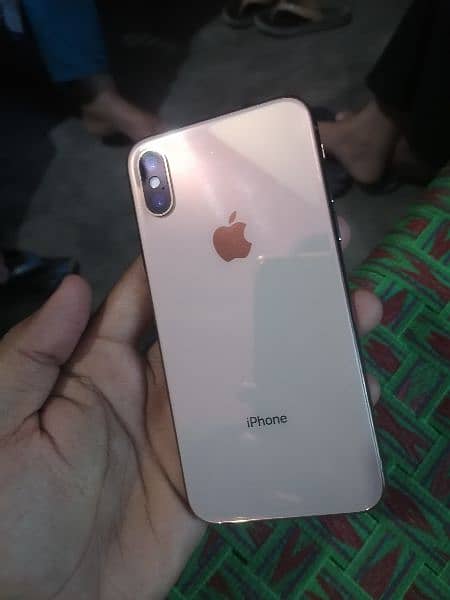 iPhone XS / 256 GB / Contact 03167623741 1