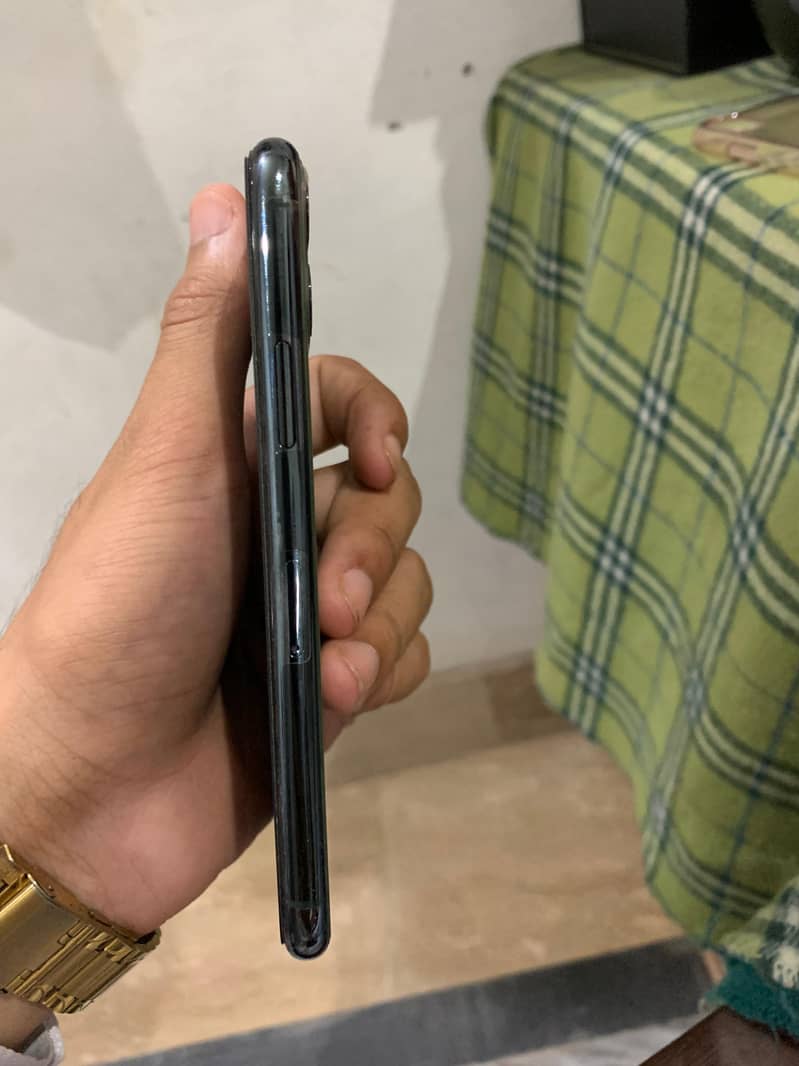 iPhone 11 pro Non pta jv 2Months e-sim Time available 64gb Green color 2