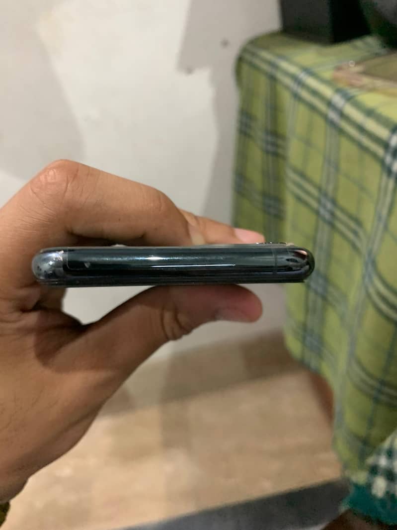 iPhone 11 pro Non pta jv 2Months e-sim Time available 64gb Green color 3