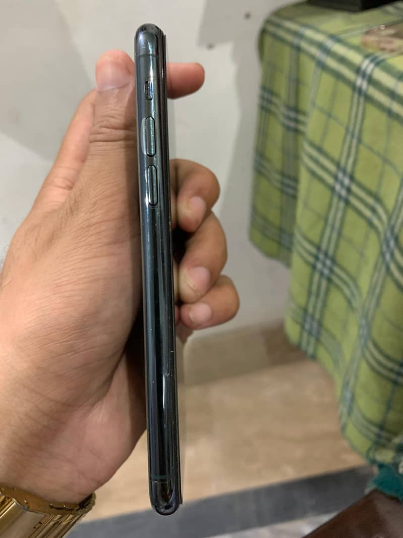 iPhone 11 pro Non pta jv 2Months e-sim Time available 64gb Green color 5