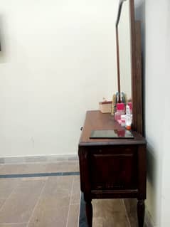 Itali dressing table in good condition