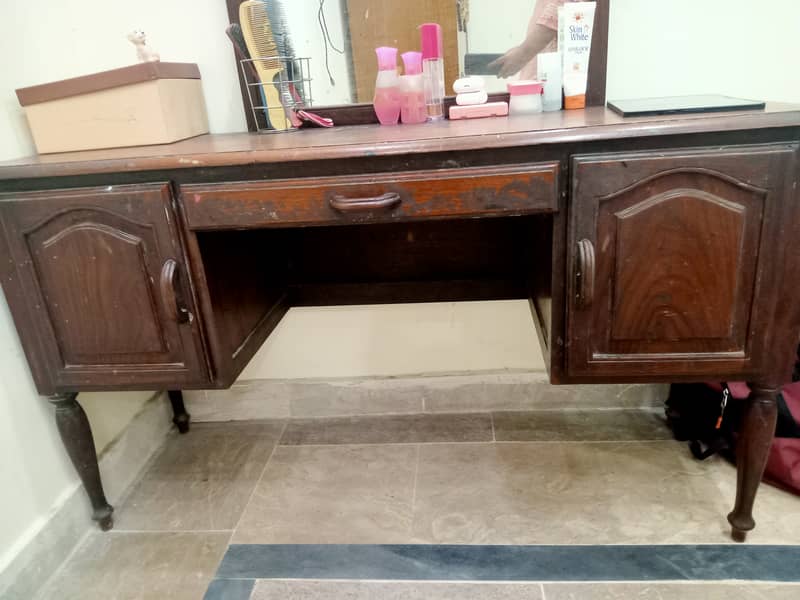 Itali dressing table in good condition 1