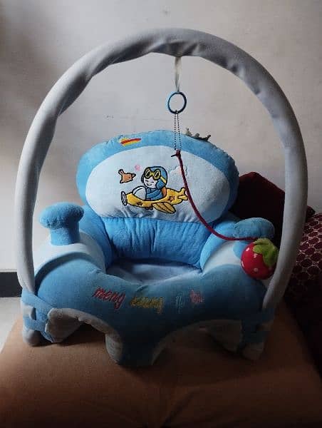 baby seat almost new used only 3 months 2