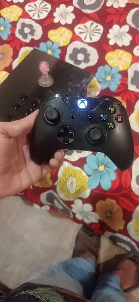 xbox one with all original. . . all items in photos are available 7