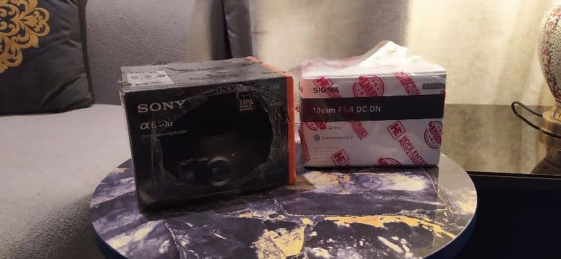 Sony A6400 camera with 1.4 mm sigma lens This is like new 14