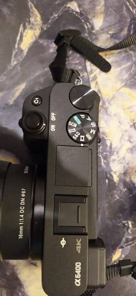 Sony A6400 camera with 1.4 mm sigma lens This is like new 18