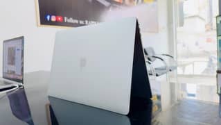 Apple Macbook pro 2017 13inches 0