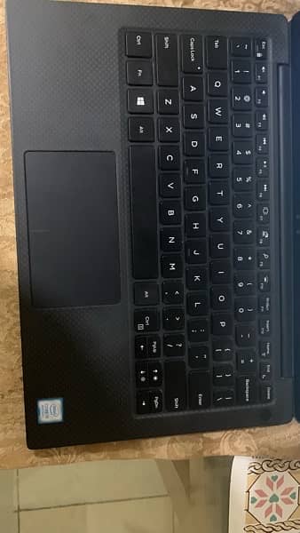 XPS 13 9370 with original charger 4