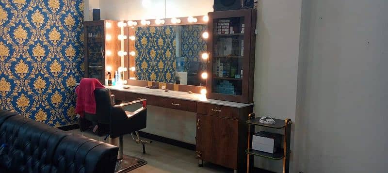 Amiran Salon/ Beauty Parlor for SALE  (Close to Chungi No 4) 6