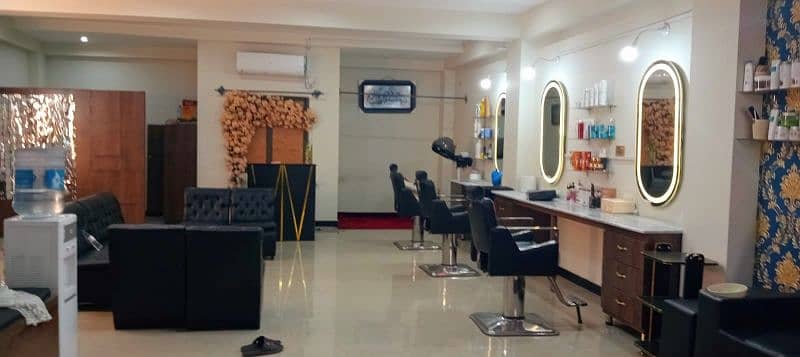 Amiran Salon/ Beauty Parlor for SALE  (Close to Chungi No 4) 7