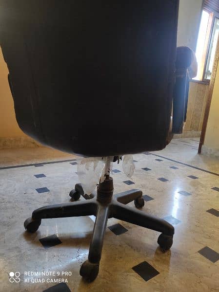 For Sale: Soft Office Chair with Wheels 2