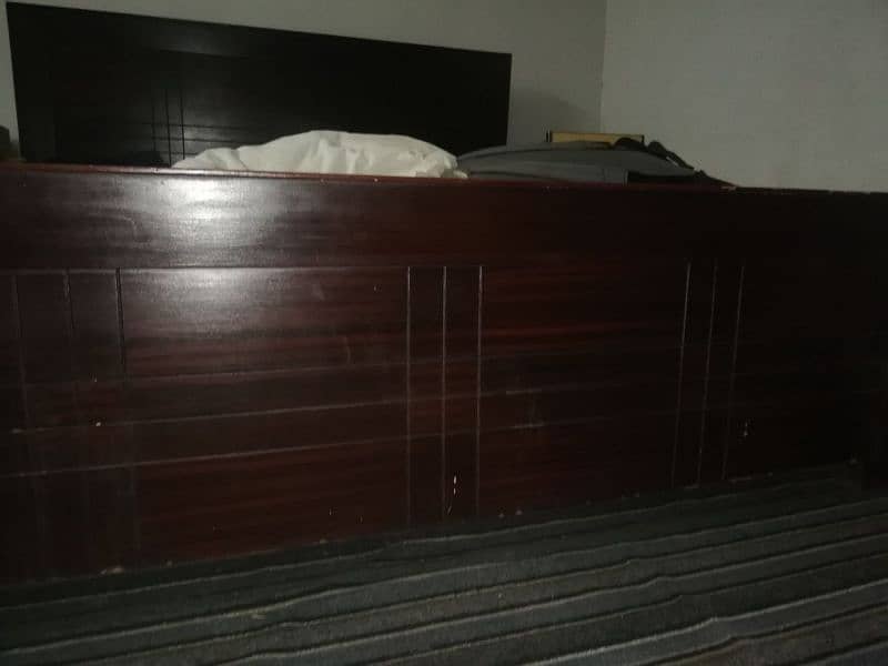 BED SET/ WOODEN DOUBLE BED SET FOR SALE/ KING SIZE/ SIDE TABLES 5