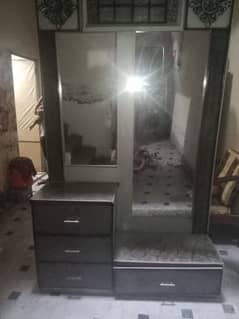 Dressing table 10 by 10 condition