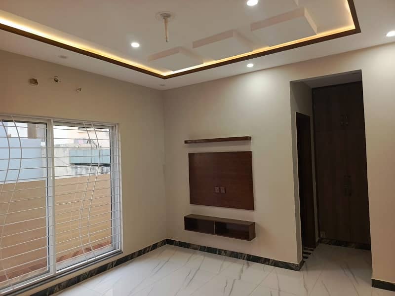 House For Sale Situated In Bahria Orchard Phase 1 Central 16