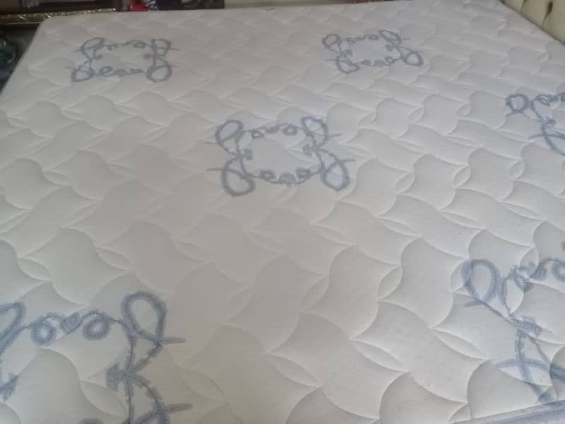 Almost new king size spring mattress 2