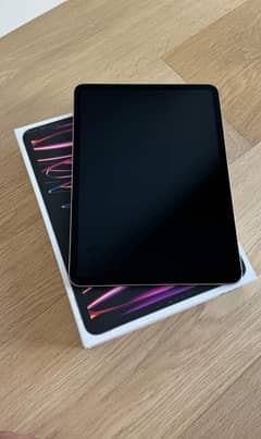 iPad pro 2023 6th Gen 256gb LLA model 12.9 inches urgent sale out