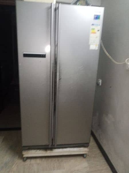 Samsung RSAS1STMG Fridge and Freezer. 0