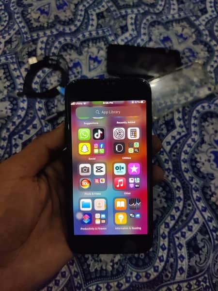I phone 7 32gb PTA approved onliye sall and exchange 1