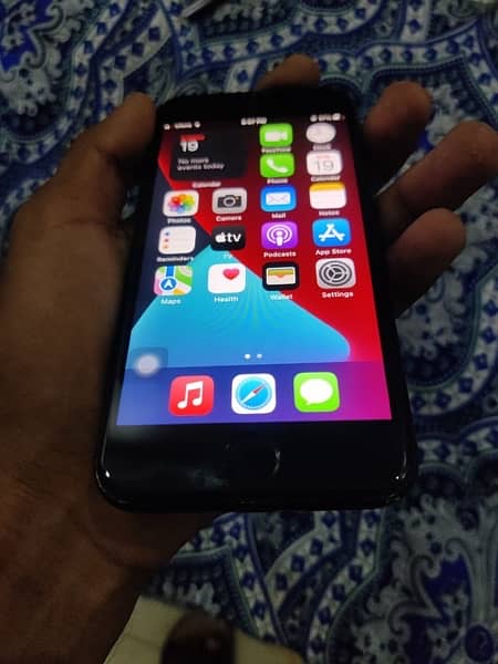 I phone 7 32gb PTA approved onliye sall and exchange 2