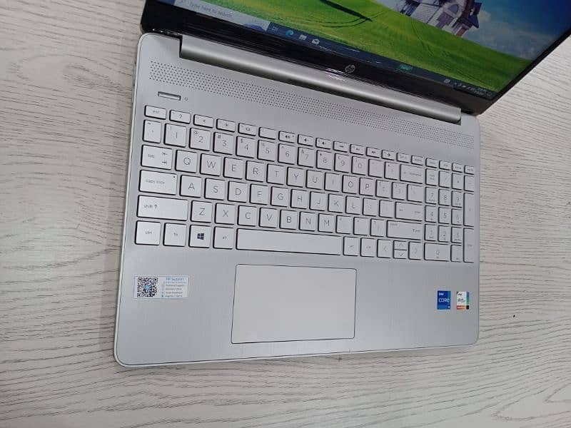 Hp 15s core i5 11th gen quadcore 15.6 inch Numpad keyboard 3