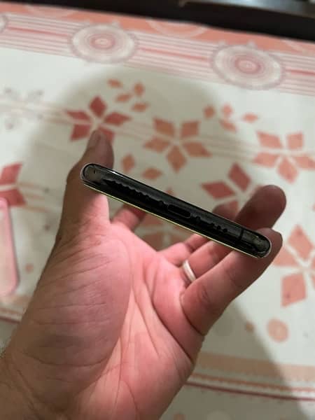 iphone xs 256 gb  line on screen 82 battery health 1