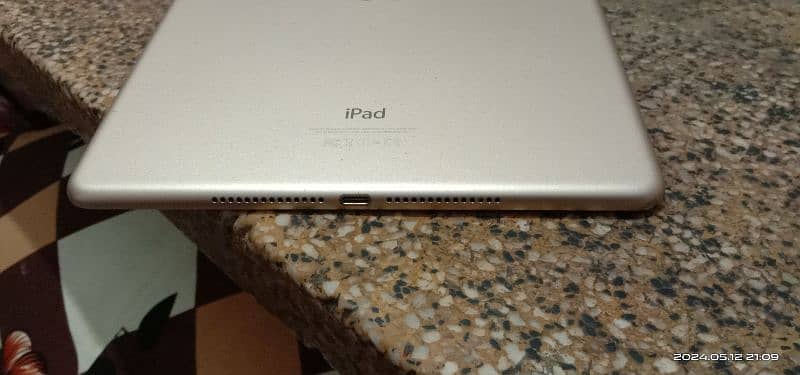 iPad air 2- finger print- 16 GB- IOS 15 -for sale 2