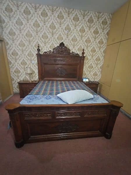 WOODEN BED SET (KING SIZE) WITH DRESSING TABLE [No Mattress] 0