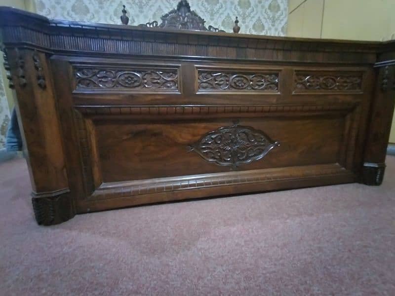 WOODEN BED SET (KING SIZE) WITH DRESSING TABLE 2