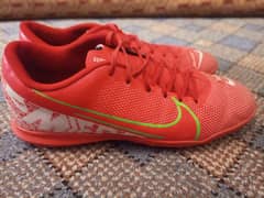 Football shoes size 8 gripper