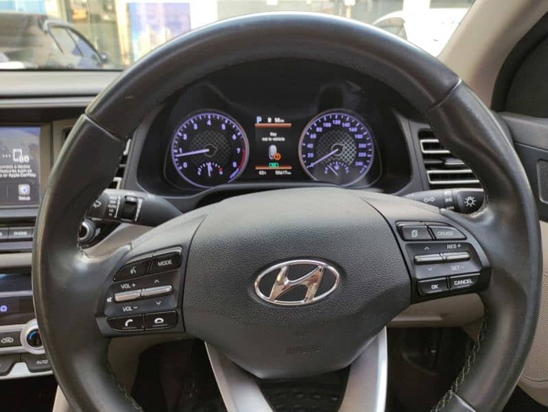 Hyundai Elantra 2021 1