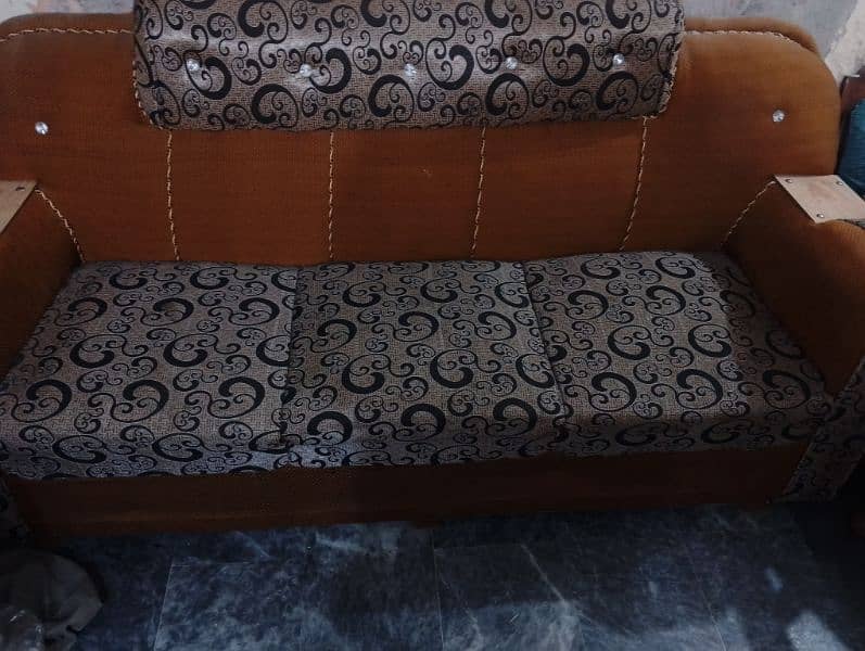 3,2,1 Sofa Set in used condition urgently on sale 0