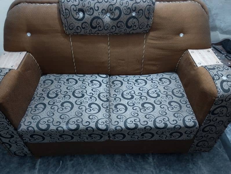 3,2,1 Sofa Set in used condition urgently on sale 2
