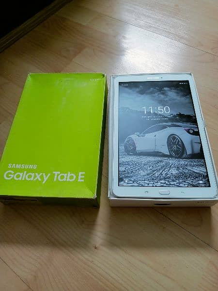 Samsung 10 Inch Tab 3, Tablet  Almost New for Sale 3