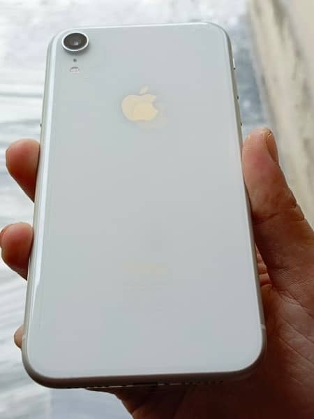 iphone xr (factory unlock) contact on whatsapp on NO:03081703318 3