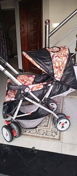 baby pram almost new . 10 /10 condition 4
