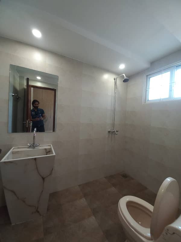 8 MARLA LIKE NEW HOUSE FOR SALE LOCATED BAHRIA ORCHARD LAHORE 9