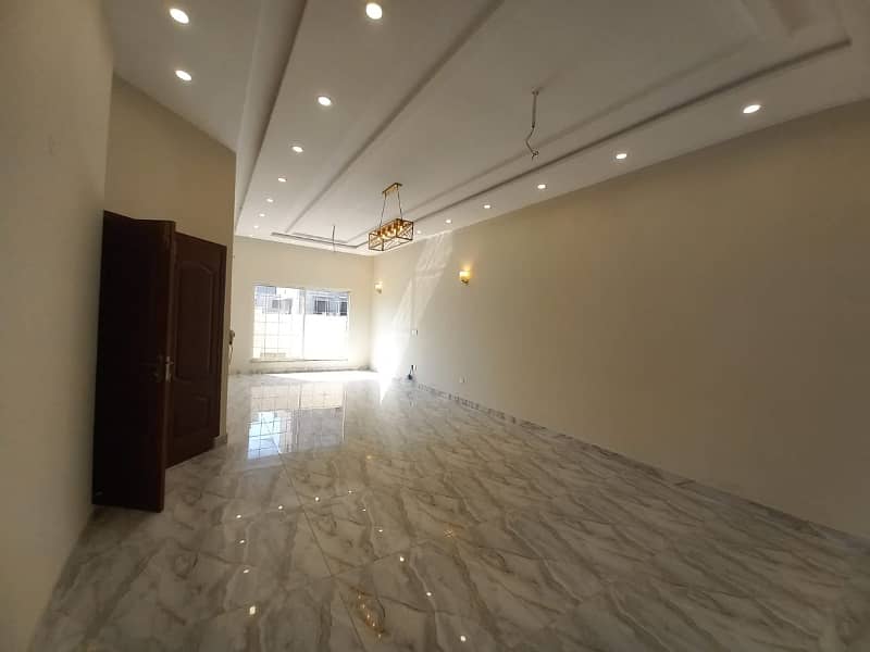 8 MARLA LIKE NEW HOUSE FOR SALE LOCATED BAHRIA ORCHARD LAHORE 14